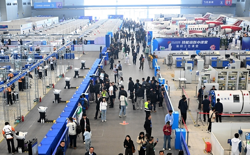 “技能照亮前程”为主题，第三届全国技能大